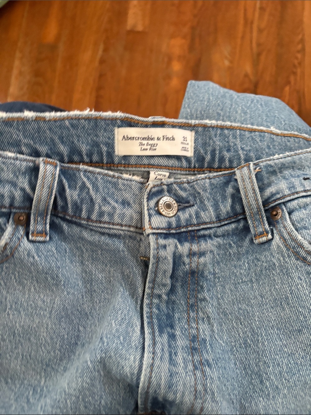 Abercrombie & Fitch Women's Light Blue The Baggy Low Rise Size 31